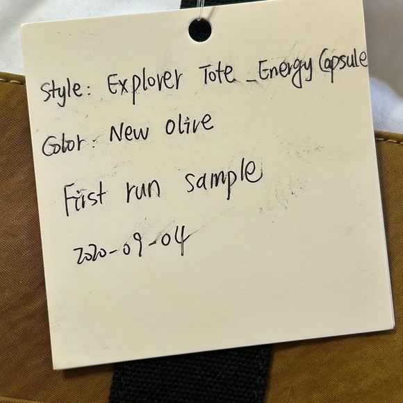 Away Explorer Tote bag first run sample NWT - Picture 7 of 11